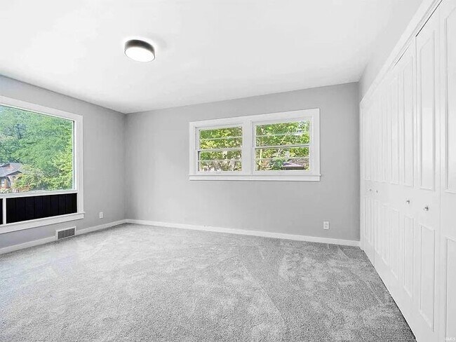 Building Photo - 3540 Saginaw Dr