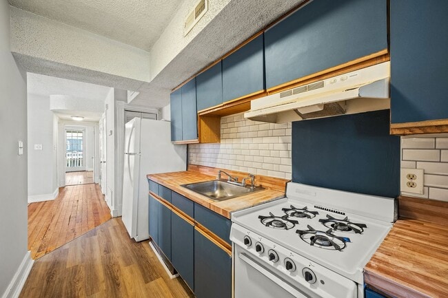 Building Photo - 2605 Parkwood Ave