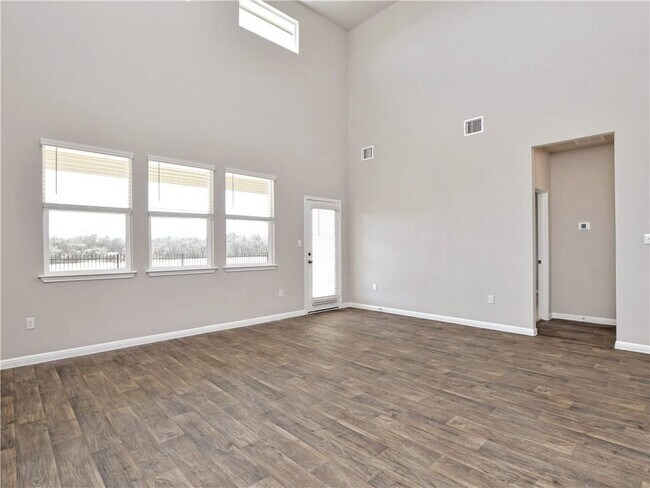 Building Photo - 401 Rainmaker Ln