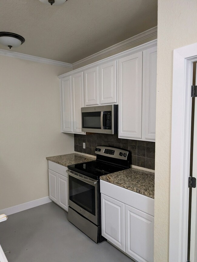 Building Photo - 106 Commercial Dr