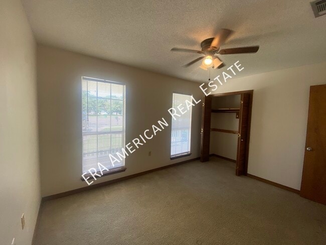 Building Photo - 19 Winfield Way