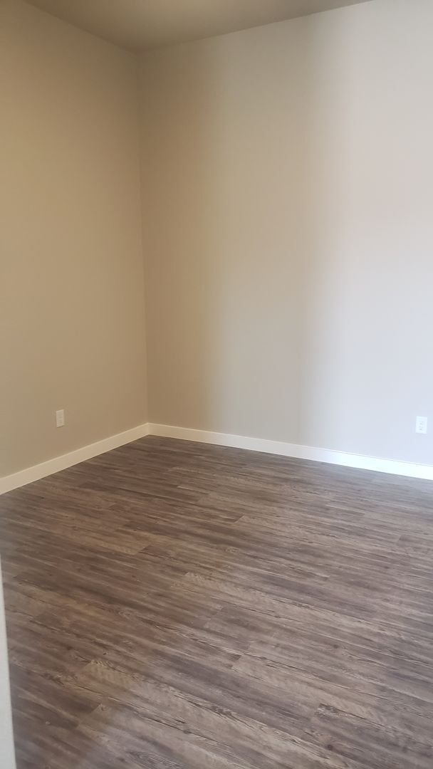 Building Photo - 3 Bedroom 2 bath home!