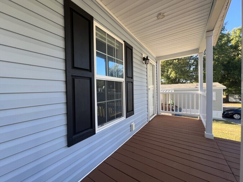 Building Photo - 126 E Sourwood Dr