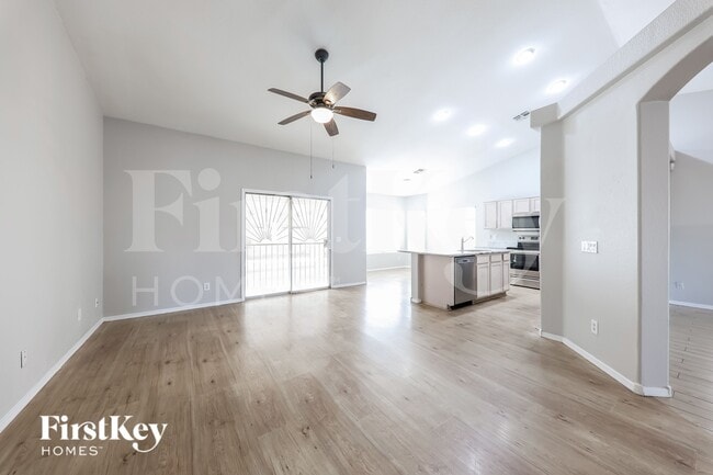 Building Photo - 8507 W Palm Ln