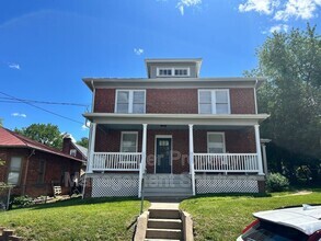 Building Photo - 204 W Peabody St