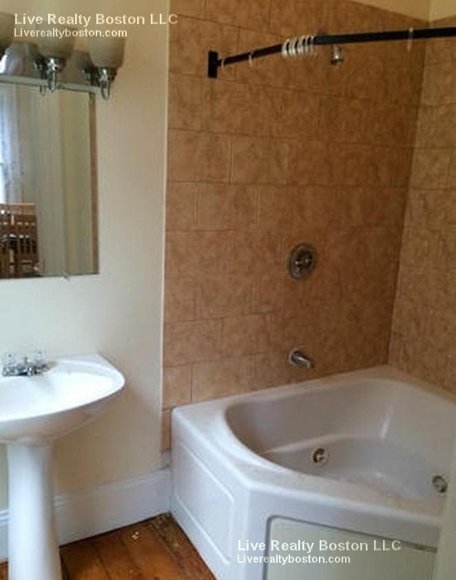 Building Photo - 20 Highgate St