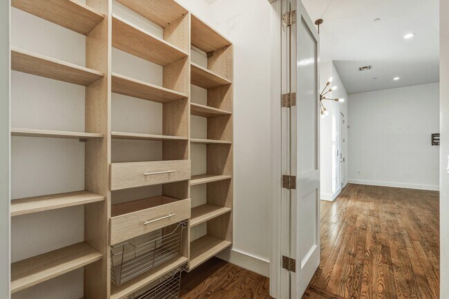 Building Photo - 304 Pavonia Ave