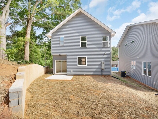 Building Photo - 213 9th Ave SE