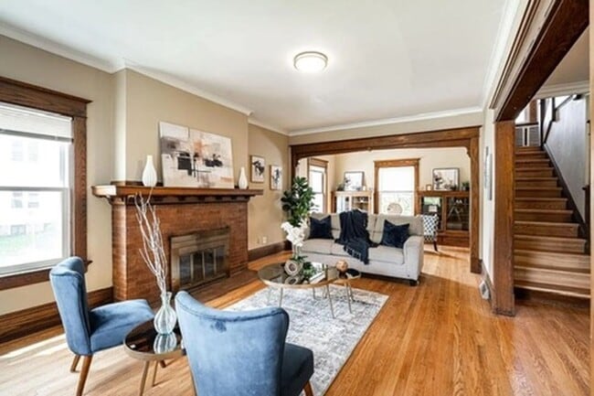 Primary Photo - Amazing 5-Bedroom, 2.5 Bathroom Updated Ho...