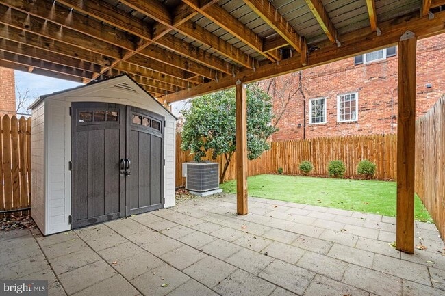 Building Photo - 222 Green St