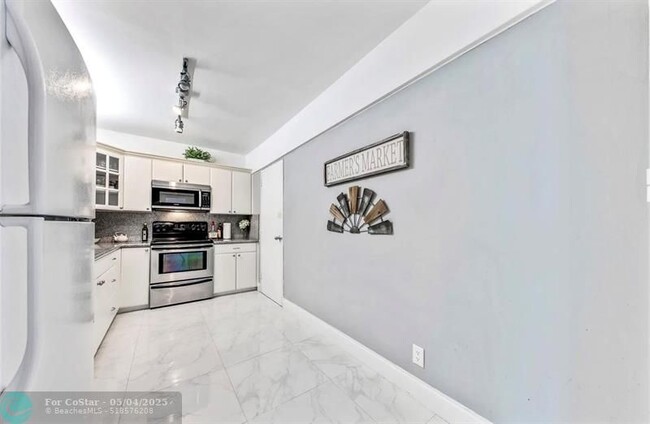 Building Photo - 4250 Galt Ocean Dr