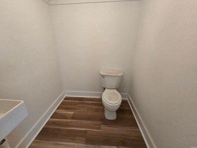 Building Photo - 709 W 44th St