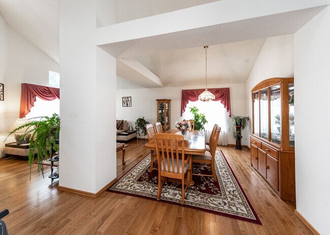 Building Photo - Spacious 5 Bedroom in D20 centrally located