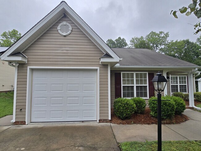 Building Photo - 2447 Mid Salem Dr