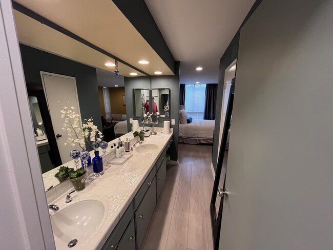 Building Photo - 1815 Glendon Ave