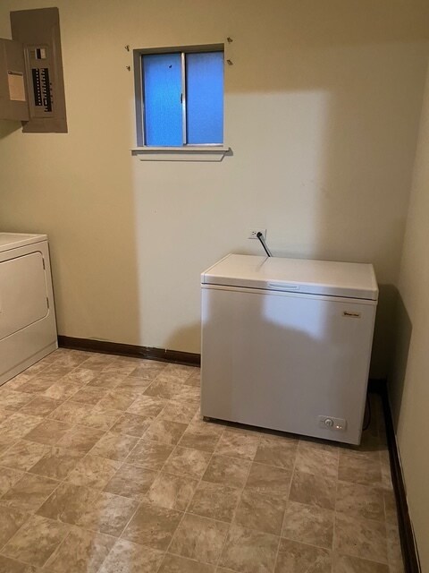 Building Photo - 605 Linda Ann Ave