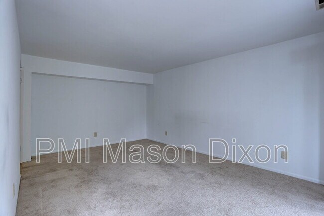 Building Photo - 6043 Majors Ln