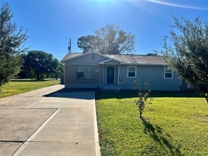 Building Photo - 3311 Crestmeadow Dr