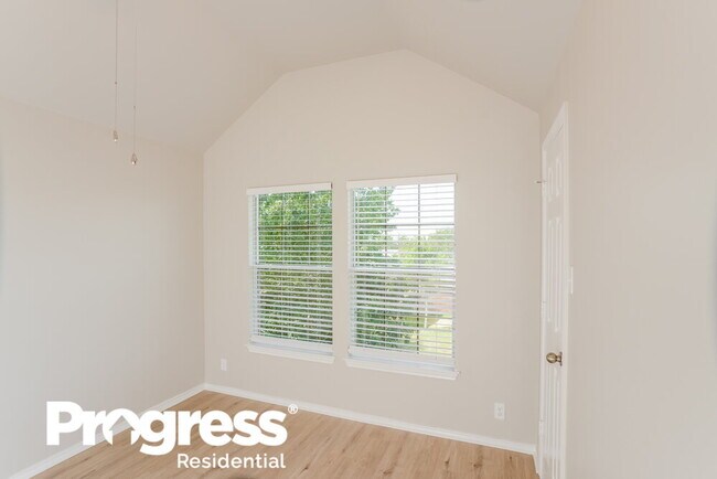 Building Photo - 8727 Sarasota Woods