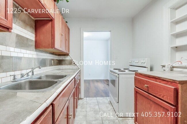 Building Photo - 1225 Carverdale Dr