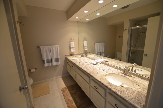 Building Photo - Coronado Shores, Furnished 1Bd/1.5Ba