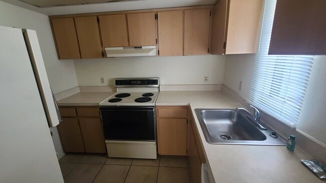 Building Photo - 454 Fairways Cir