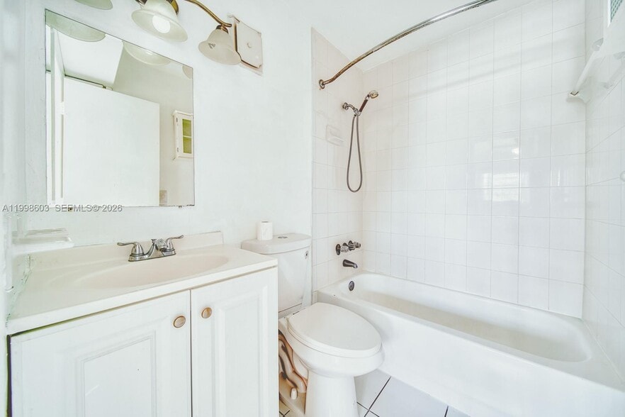 Building Photo - 840 SW 105th Ave