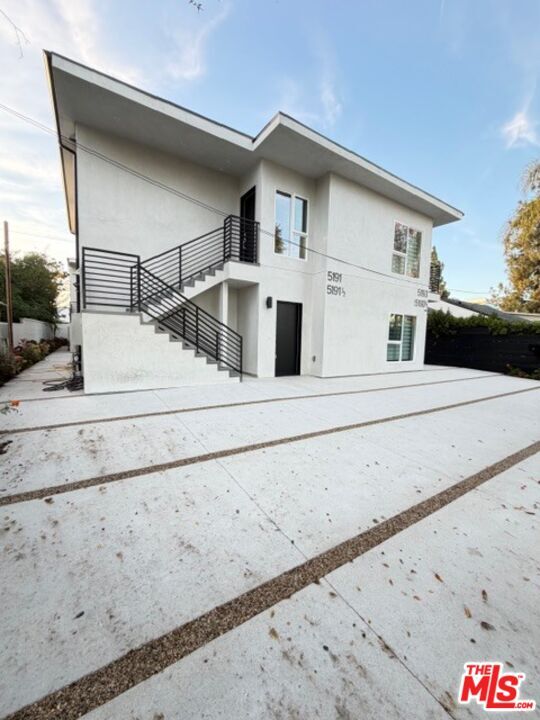 Building Photo - 5191 Lindley Ave