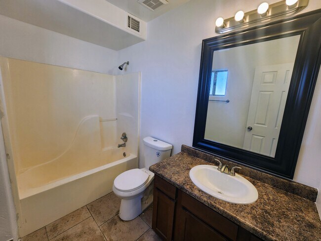 Building Photo - 5983 Avenida Bodega