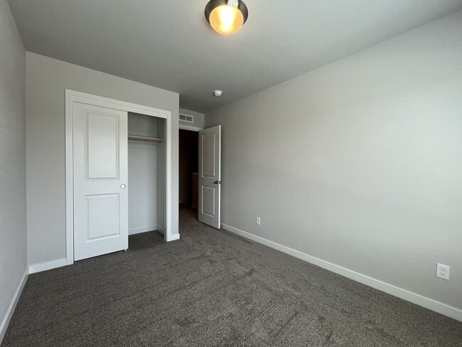 Building Photo - Beautiful Newer Construction 4 Bedroom Forest Grove Home with Open Layout, Quartz Kitchen & Moder...