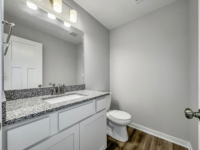 Building Photo - 2633 NW Lois Lane
