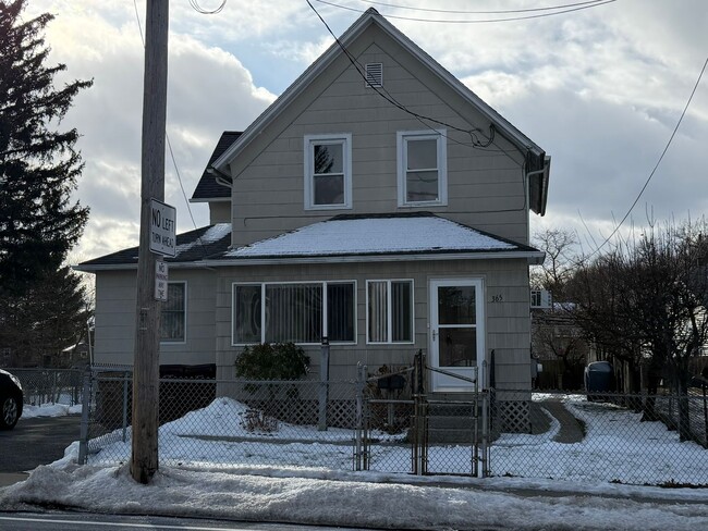 Building Photo - 365 West Ave