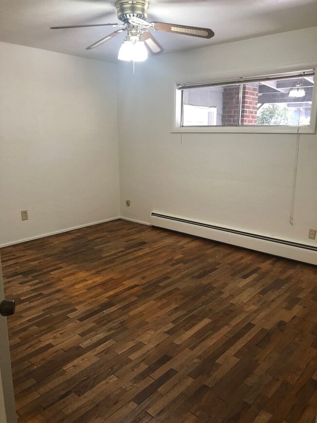Building Photo - 2 Bed 1 Bath House with Garage