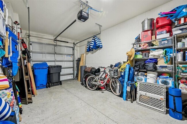 Building Photo - 16646 Maude Dr