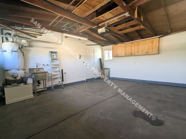 Building Photo - Renovated 3-Bedroom Home with Huge Backyar...