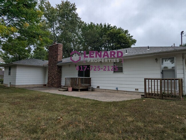 Building Photo - Spacious 3 Bedroom Home!