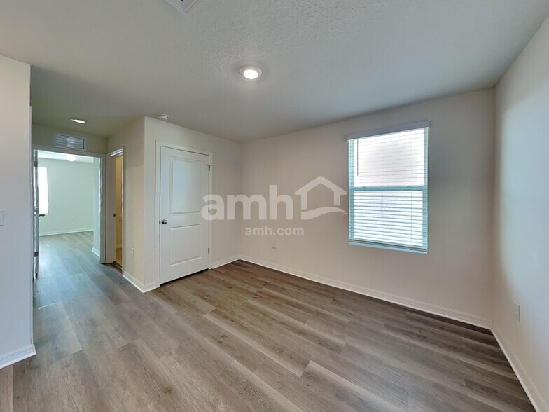 Building Photo - 10316 Flathead Dr