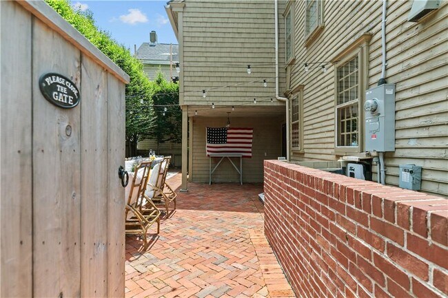 Building Photo - 35 2nd St