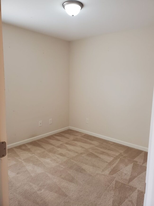 Building Photo - BEAUTIFUL 3 BEDROOM HOME!