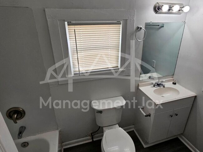 Building Photo - 2210 Pullman Ave