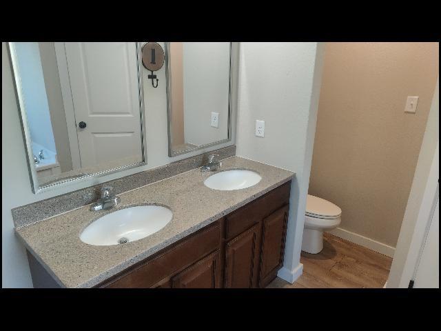 Building Photo - 1350 N Parker St