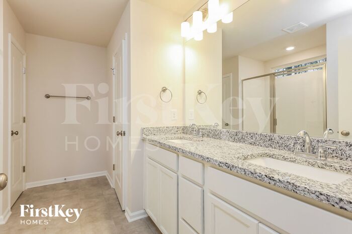 Building Photo - 1302 Eagledale Pl