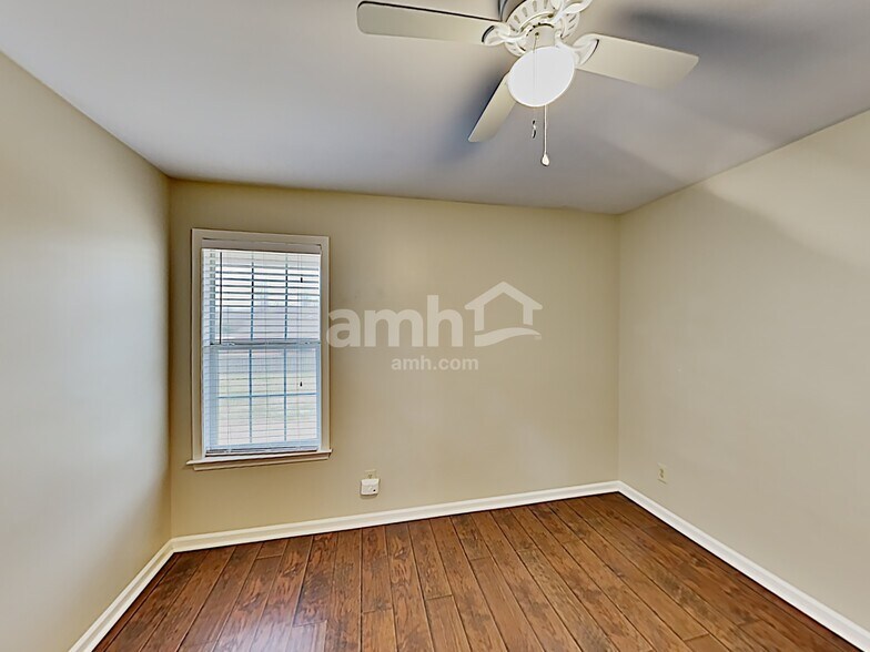 Building Photo - 1123 Tara Dr