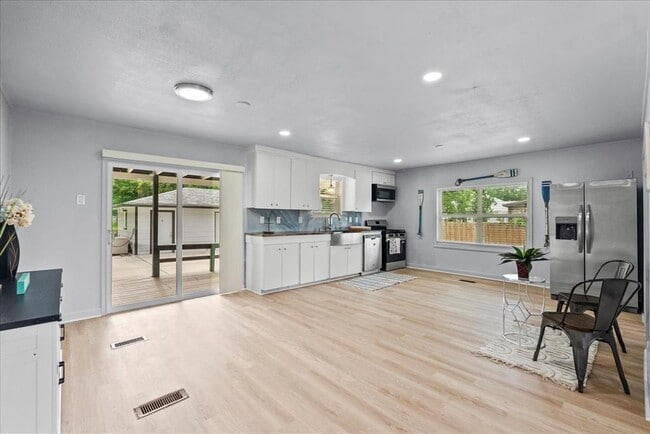 Building Photo - 2940 Piper Rd