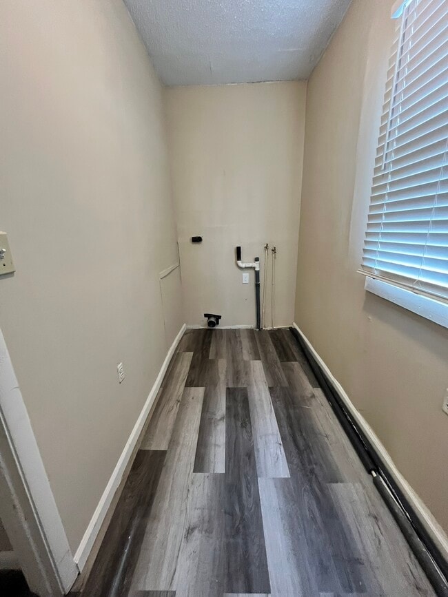 Building Photo - 600 Glendale Pl