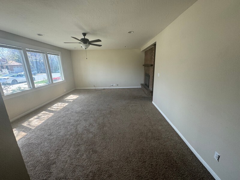Building Photo - 1073 E 120 S