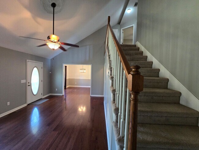 Building Photo - MOVE-IN SPECIAL!! $250 OFF First Month