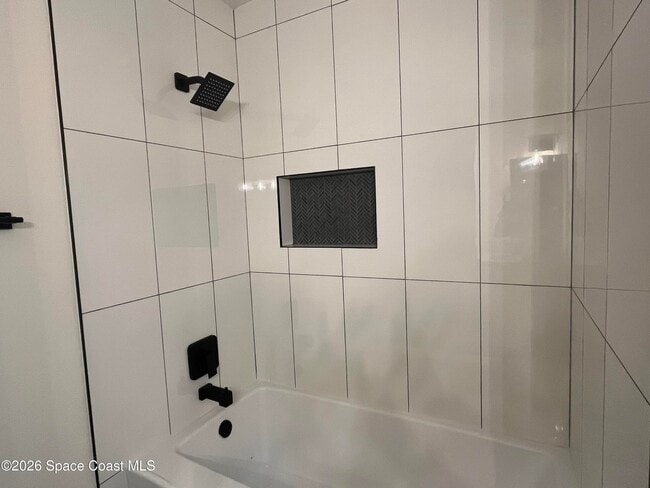 Building Photo - 1171 Riviera Dr NE