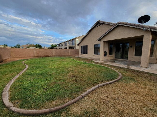 Building Photo - 3562 E Meadowview Dr