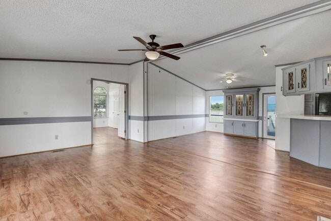 Building Photo - *SPACIOUS HOME IN PIKEVILLE SCHOOL DISTRICT*